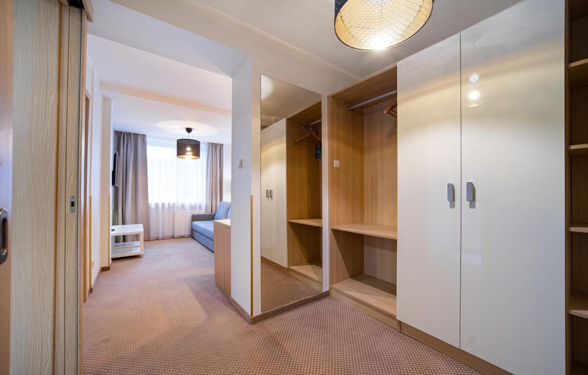 Deluxe Family Room